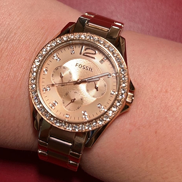 FOSSIL Women's Rose Gold Watch - Picture 7 of 7